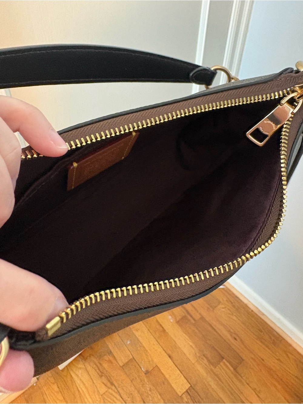 Coach brand new Teri Shoulder bag - Signature Canvas - never used! - Picture 3 of 6